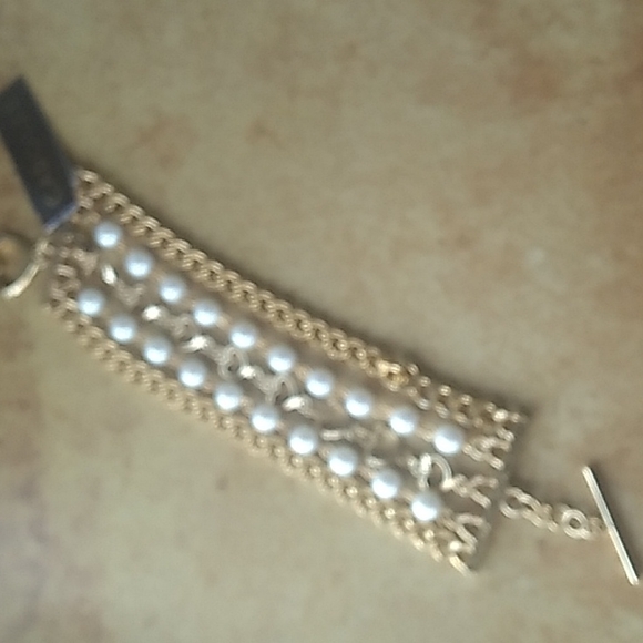 Carolee Jewelry - Bracelet with hearts and pearls Valentine Love